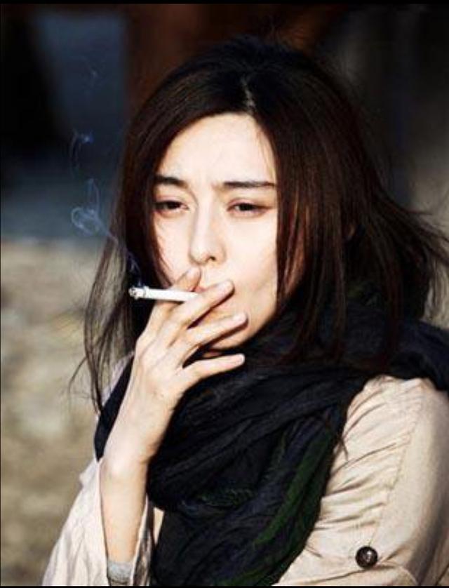 马伊琍抽烟的图片图片