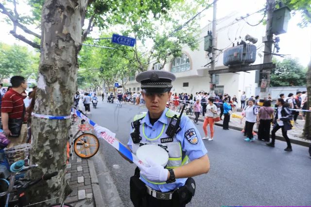 据区交警支队机动大队大队长赵康伟介绍,高考期间,杨