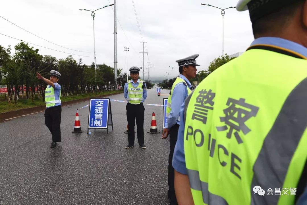 交警交通管制图片图片