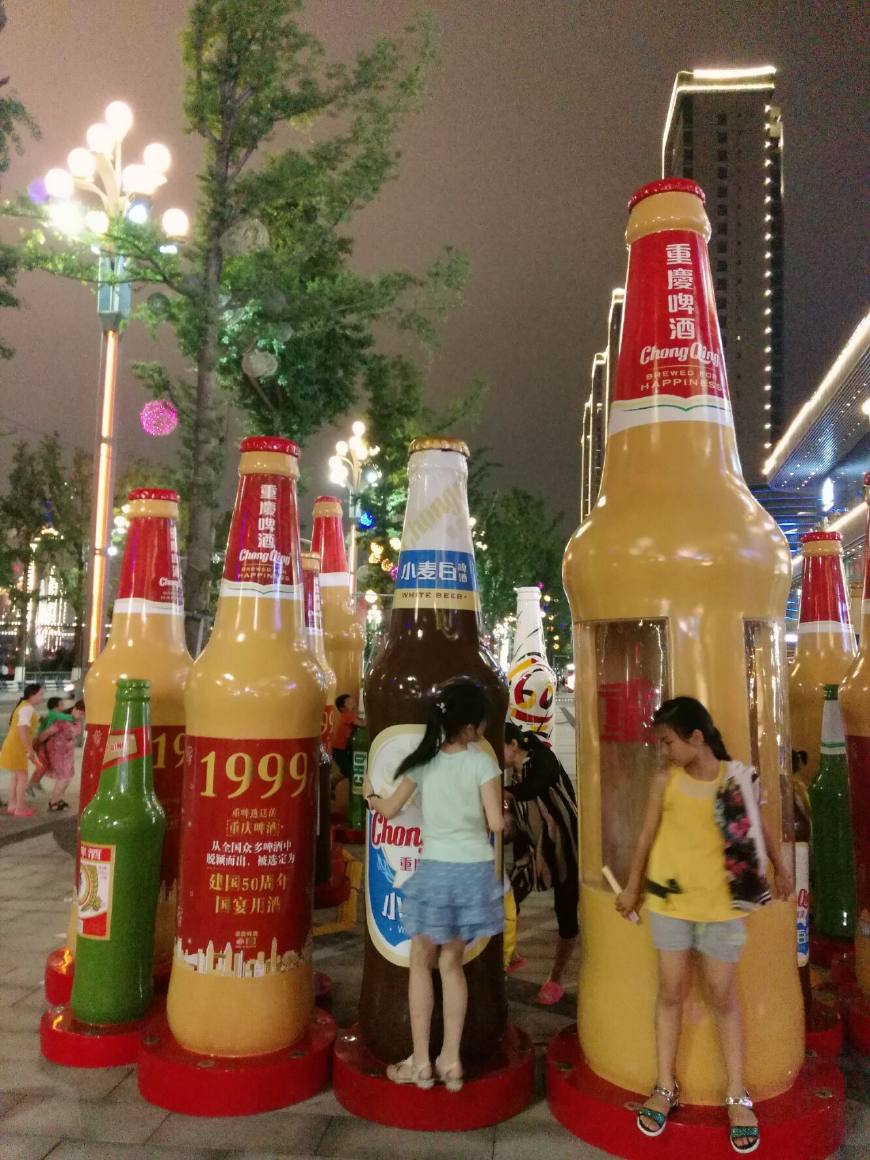 60瓶巨型啤酒空降南滨路,喜欢喝啤酒的你确定不去看下吗?