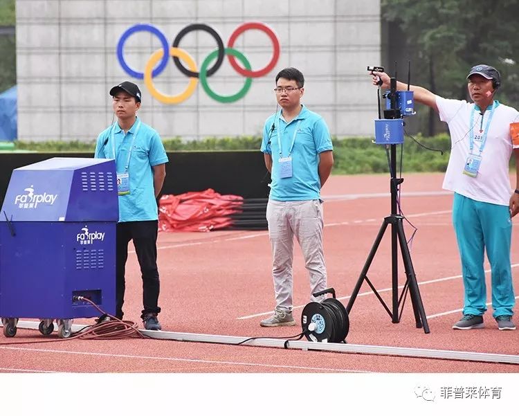 设置两个触发信道频段 配置耳机麦克风,麦克风可放大发令员口令至音箱