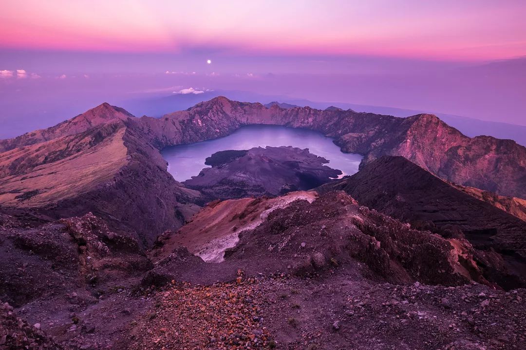 南半球最美火山岛了解一下 风景比隔壁巴厘岛更「野」人还少