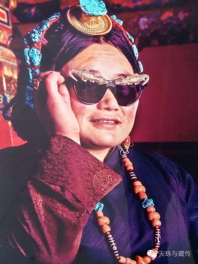 藏民带天珠图片图片