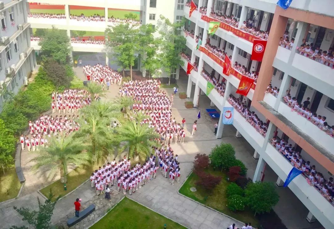 场面壮观昆阳二中上千名学生集体喊楼