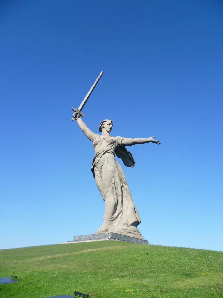 伏尔加格勒母亲雕像图片