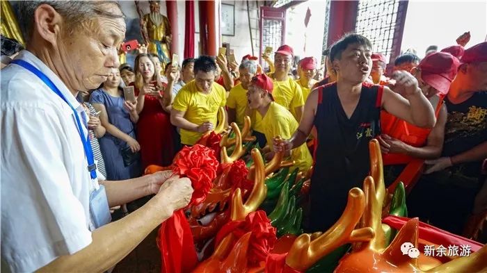 龍舟競渡戰鼓擂動一起看昌山廟活水節水上豪傑展雄風