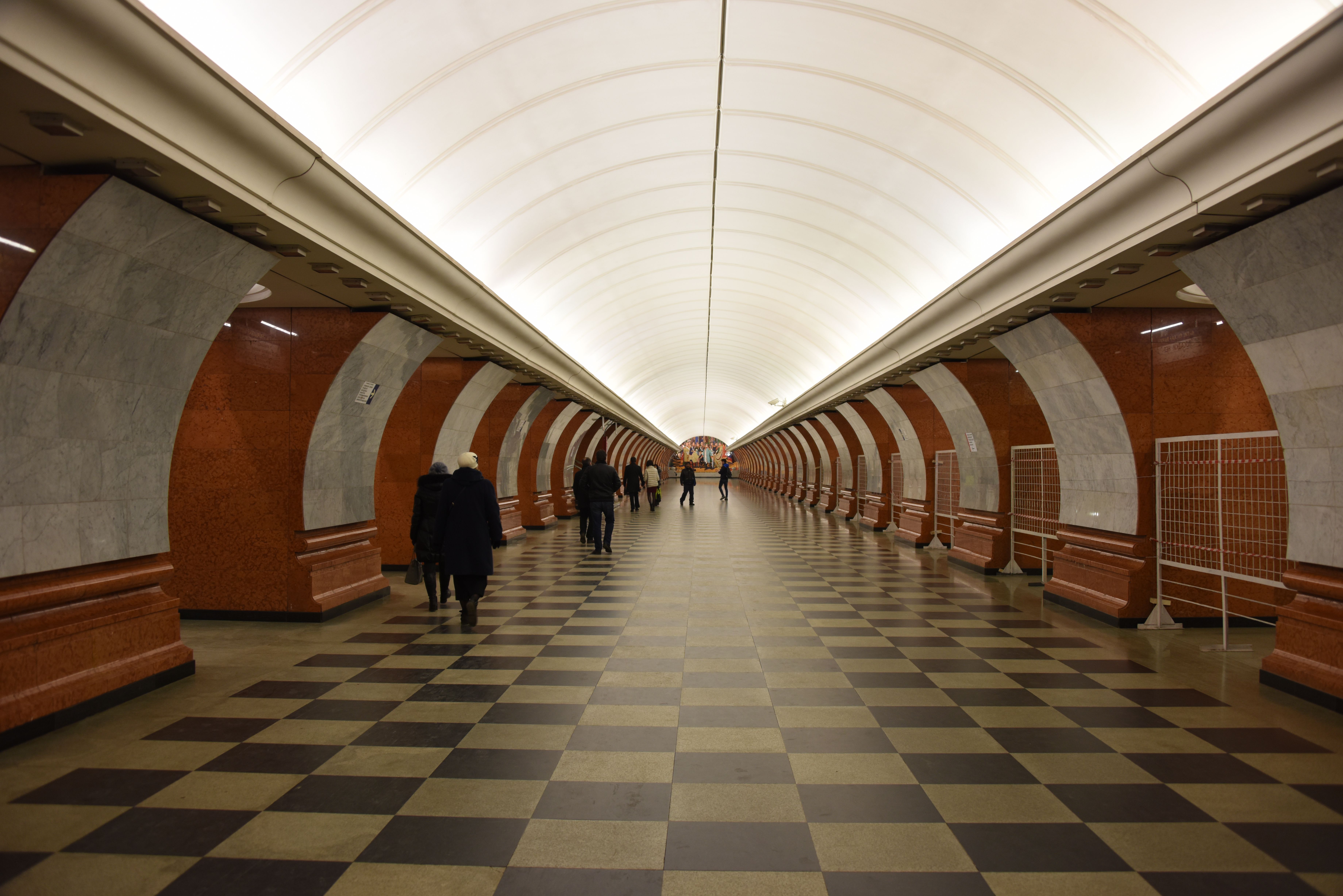莫斯科地铁世界公认最美,最深的莫斯科地铁站什么样?
