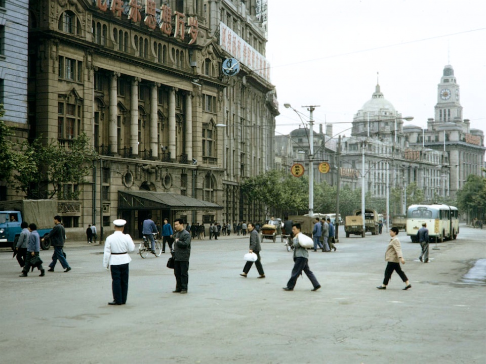 老照片:上海城市近代化的起点,外滩1973年