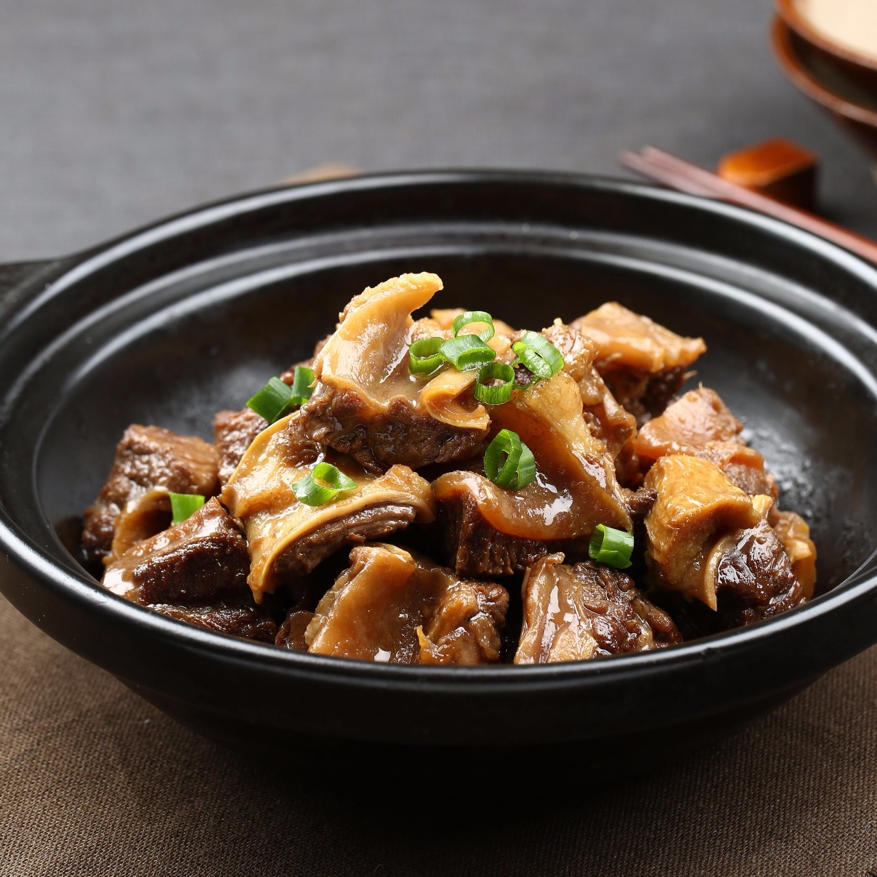 在深圳这锅牛腩煲暖的不只是胃更是那颗孤独的心