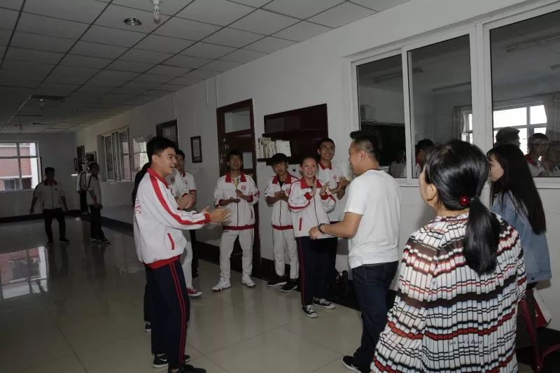 通遼五中生涯規劃之職業生涯導師引路活動圓滿成功