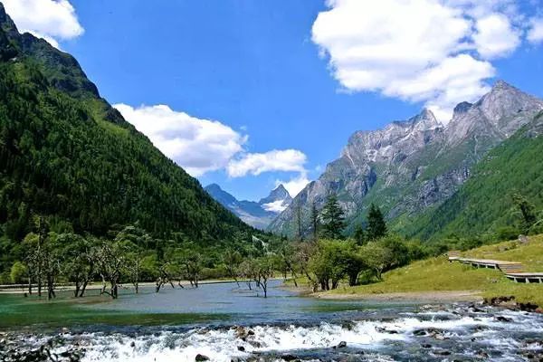 四川可以說是包含著中國一半的美景,去過四川自駕遊相當於去過了大半