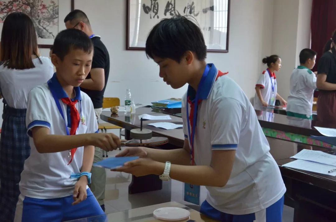 江门紫茶中学学生图片