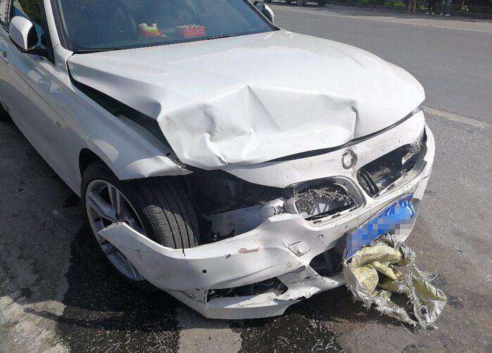 宝马3系撞车图片车祸图片
