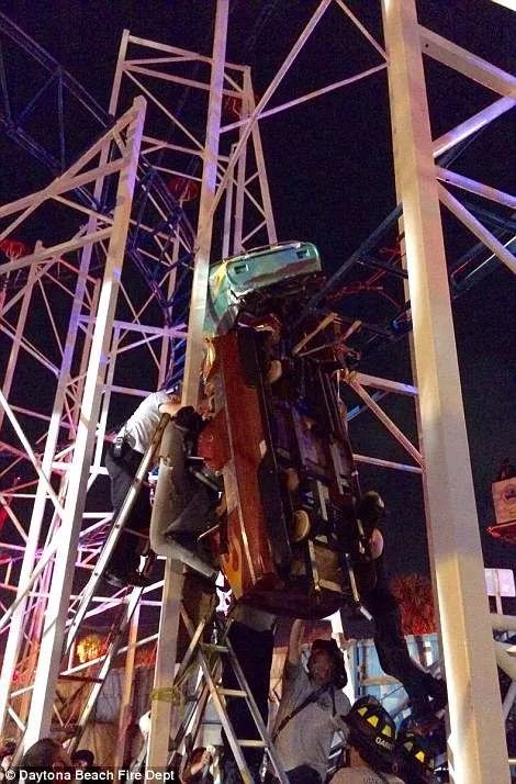 佛州过山车发生脱轨2名乘客从34英尺高空坠落