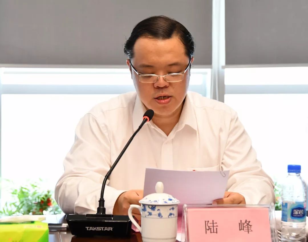 陆峰代表联合党工团组织发言,回顾了江西地区党委,工会和团委的工作