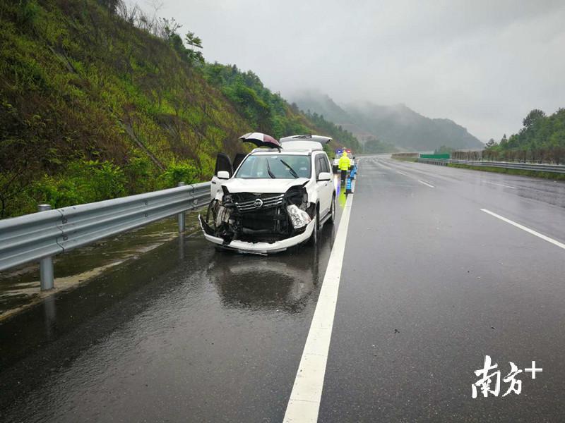 韶关近期高速路雨天事故多发交警提醒安全行车