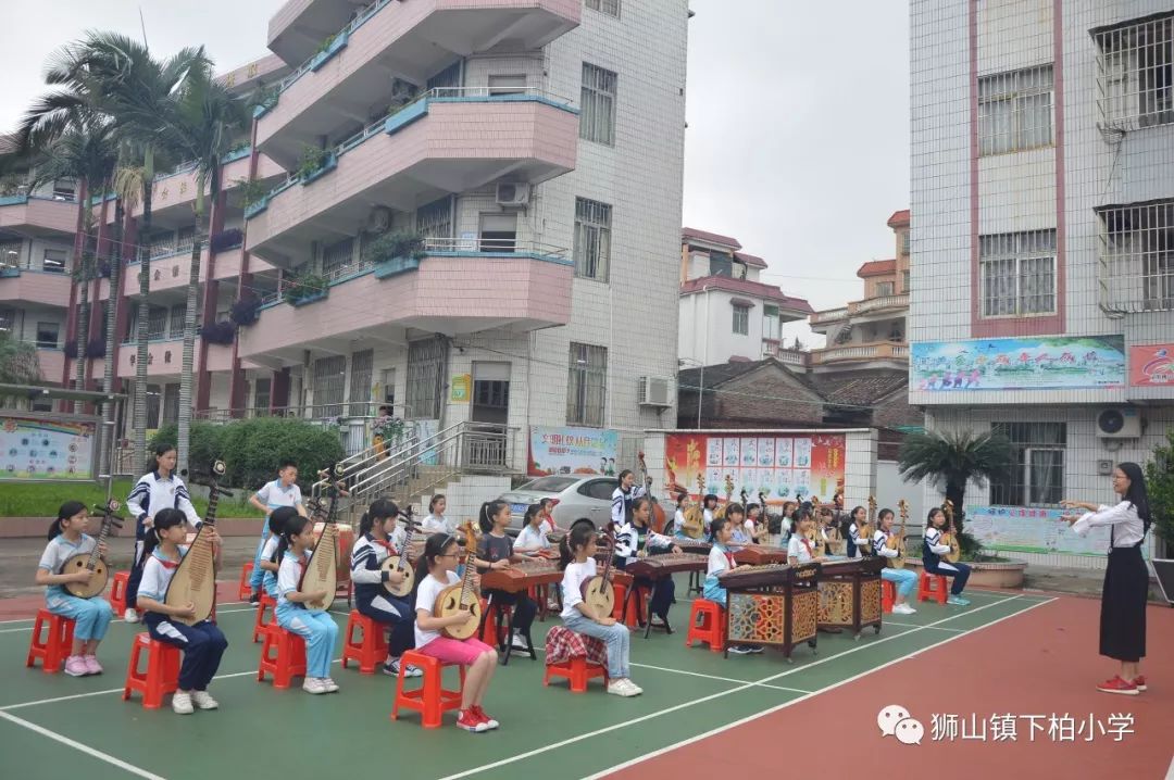 我校民乐队再度荣获银奖—记狮山镇下柏小学参加校园艺术展演活动