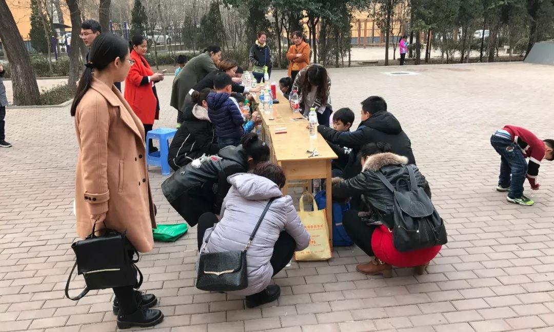 手工花,剪紙裝飾等手工藝品,帶到淄川柳泉正承廣場,留仙湖公園,奎盛