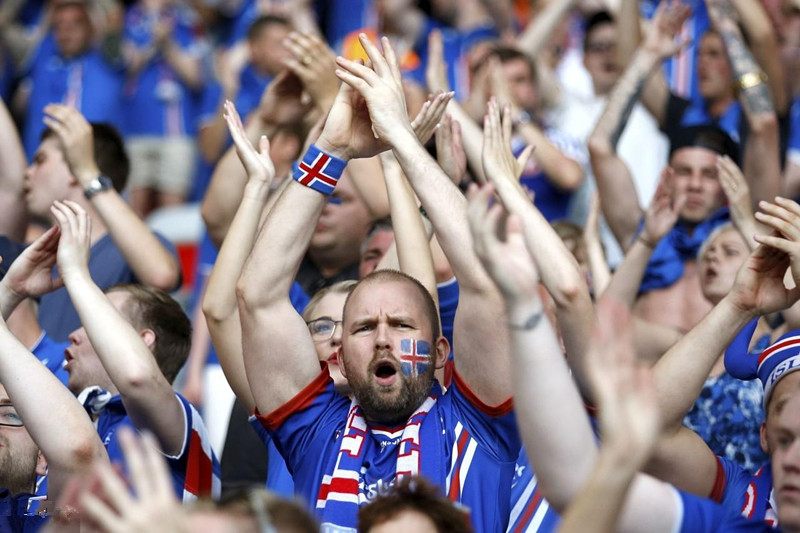 冰岛球迷维京战吼喊出33万人气势强如梅球王也没见过这景象