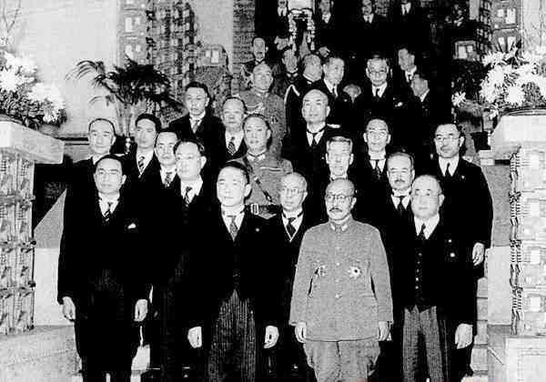 (图)1942年,以汪精卫为首的日伪汉奸和东条英机合影