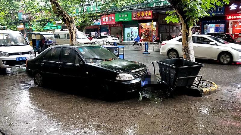 南充市延安路上這個