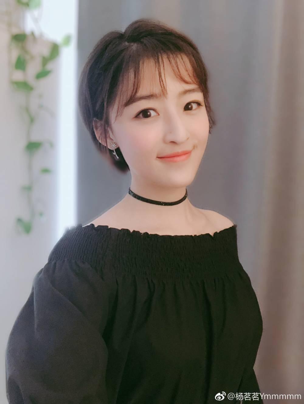 杨茗茗女主持人图片