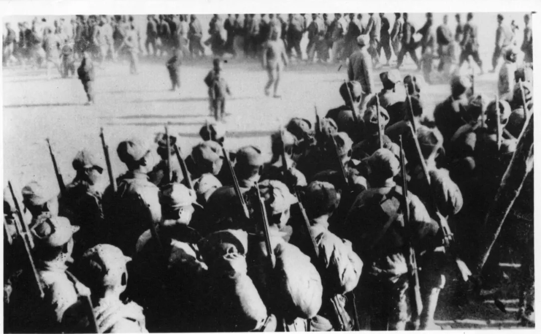 14日晚,总攻开始渤海纵队十一师十八团八连首先攻克西关阁