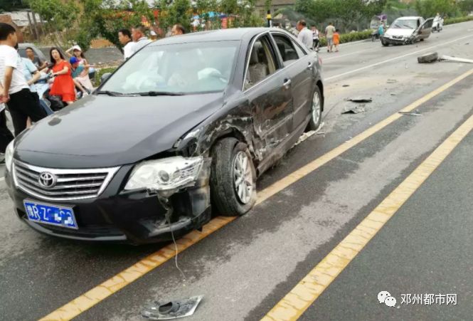 鄧州團結中路一天發生兩起車禍,現場慘烈