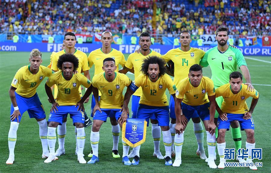 6月17日,巴西队首发阵容在开赛前合影新华社记者李尕摄