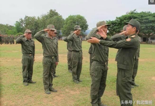 1/ 12 走进老挝军队,用镜头和文字记录下老挝人民军新兵,步兵战士和