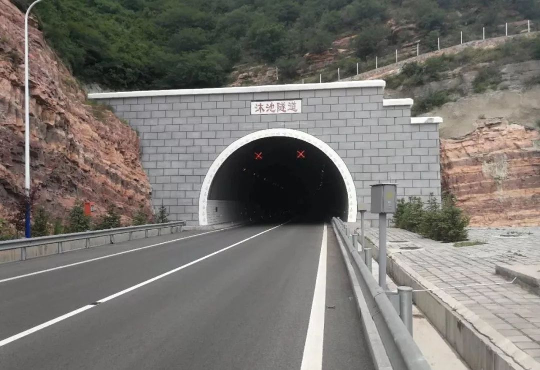 黎霍高速太岳山隧道图片