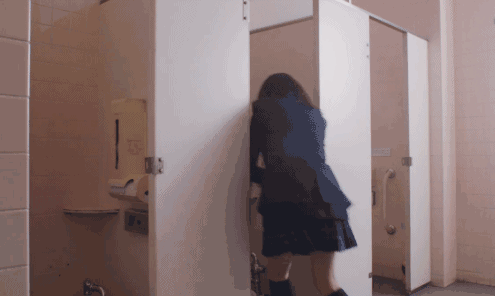 女生在学校拉肚子厕所图片