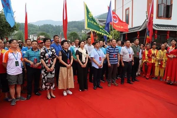 6月17日,由恩施市龙凤镇人民政府,恩施市龙马风情文化旅游管理有限