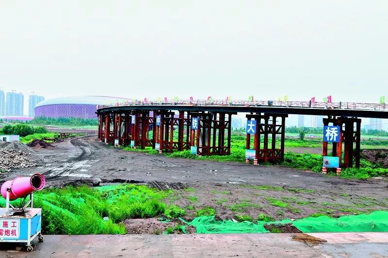 正文 規劃中的三座橋 通達橋,十號線橋,迎賓橋 ▲正在建設中的