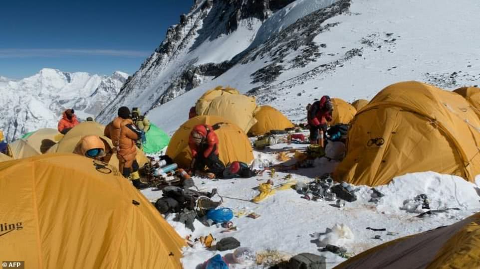 珠穆朗玛峰的真实现状垃圾遍地令人心痛