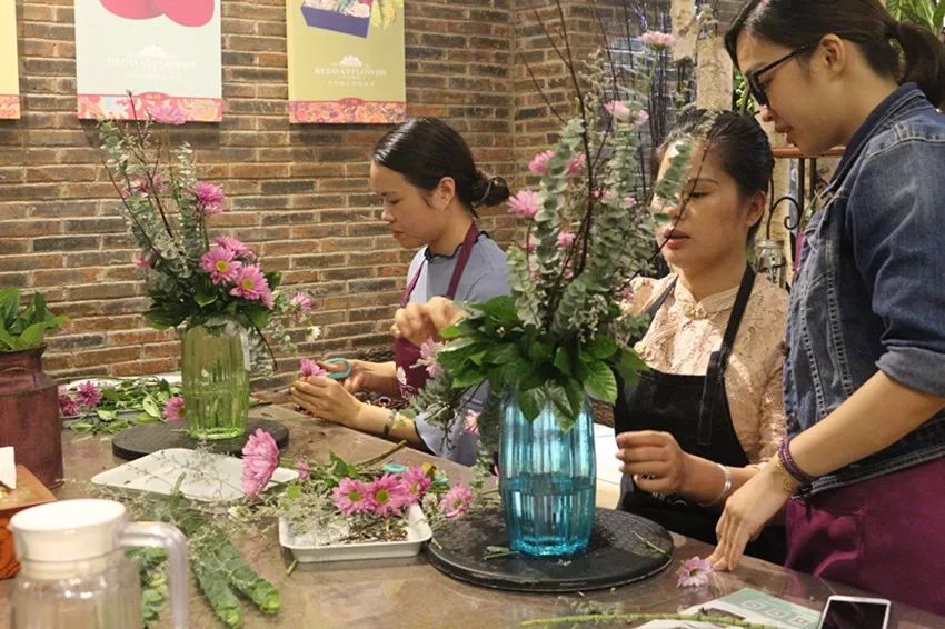 花艺培训班 暑期招生啦~家居花艺班,少儿花艺班 ~爱插花的小伙伴赶紧