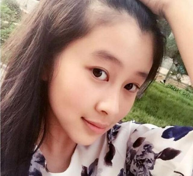 杨子女儿16岁穿深v长裙亮相,网友无情吐槽:这是要进娱乐圈?