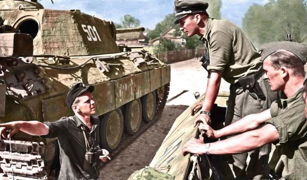 二战时期进入卢森堡西部的德国装甲部队,该坦克为德制3号突击炮坦克