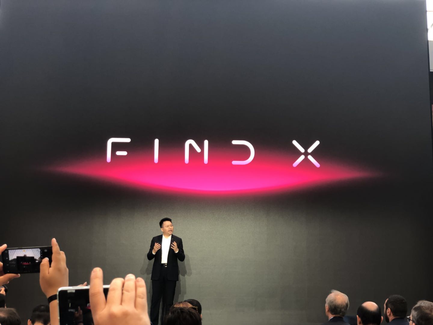 93.8%超高屏占比 OPPO Find X定价999欧元还有兰博基尼版