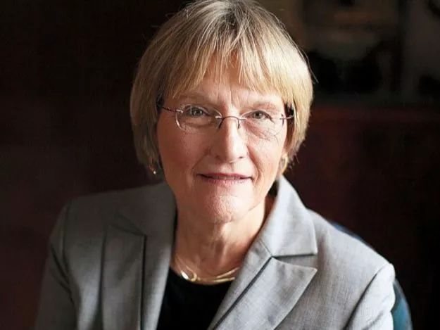 13哈佛大学校长,德鲁·福斯特(drew faust)而6月15日当天,基于和