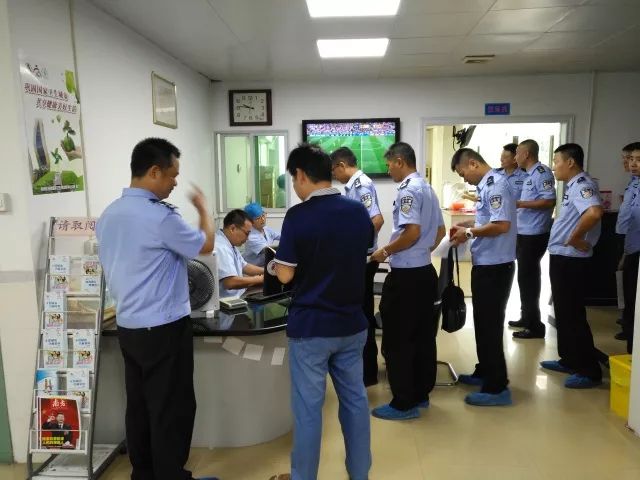 6月20日上午,中共广东省高明监狱一监区党总支部组织党员干警开展集体