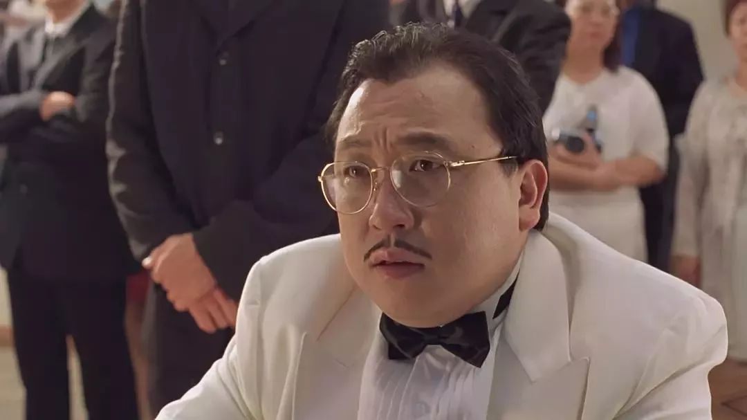 整蛊专家》中喜欢整人的四眼仔暴力片大师吴宇森也在自己的电影中客串