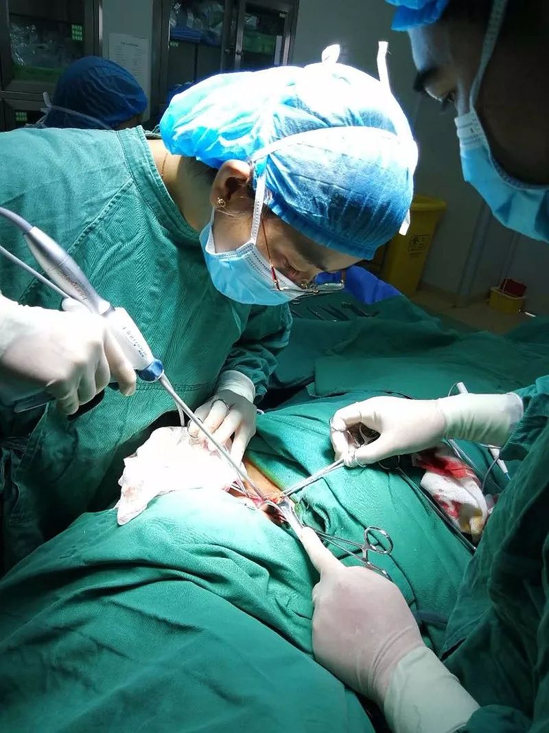 开展根管铸造桩核术等新技术;普外科开展腹腔镜小儿疝疝囊高位结扎术