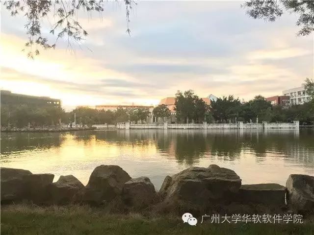 还记得以前刚入学的时候对无边湖很是失望因为无边湖并没有想象中那么