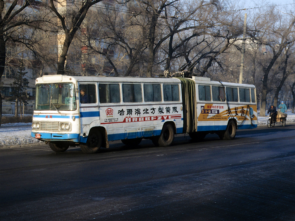 老照片:三十年前东北城市交通,运营中的电车