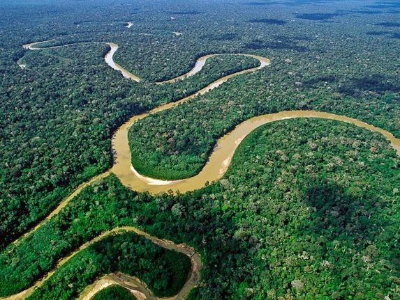 在巴西境内3165公里,河面宽广,支流众多,流域和流量均居世界第一,由
