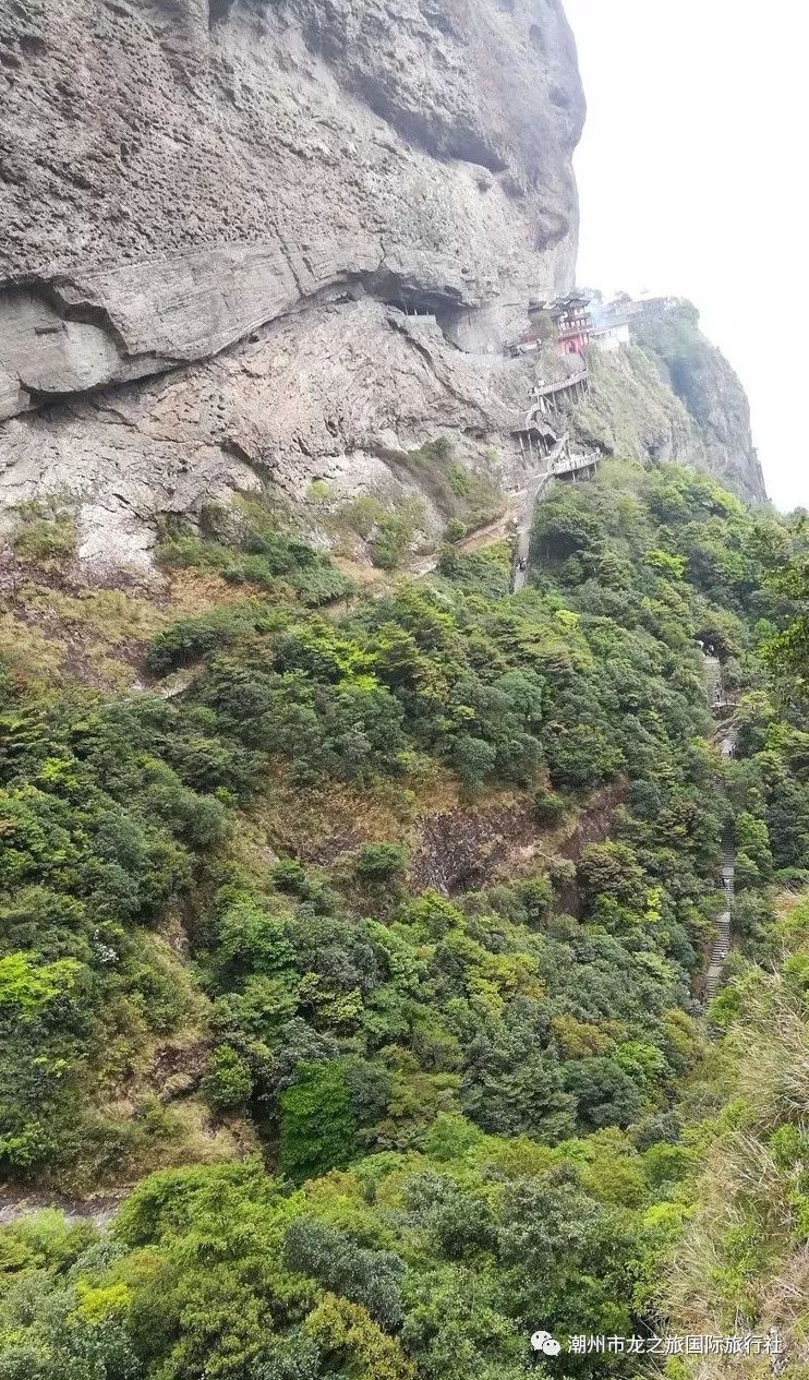 ▼登山石階▼一覽眾山小▼靈峰遠眺▼靈通巖寺▼青雲禪寺▼神鷹護佛▼