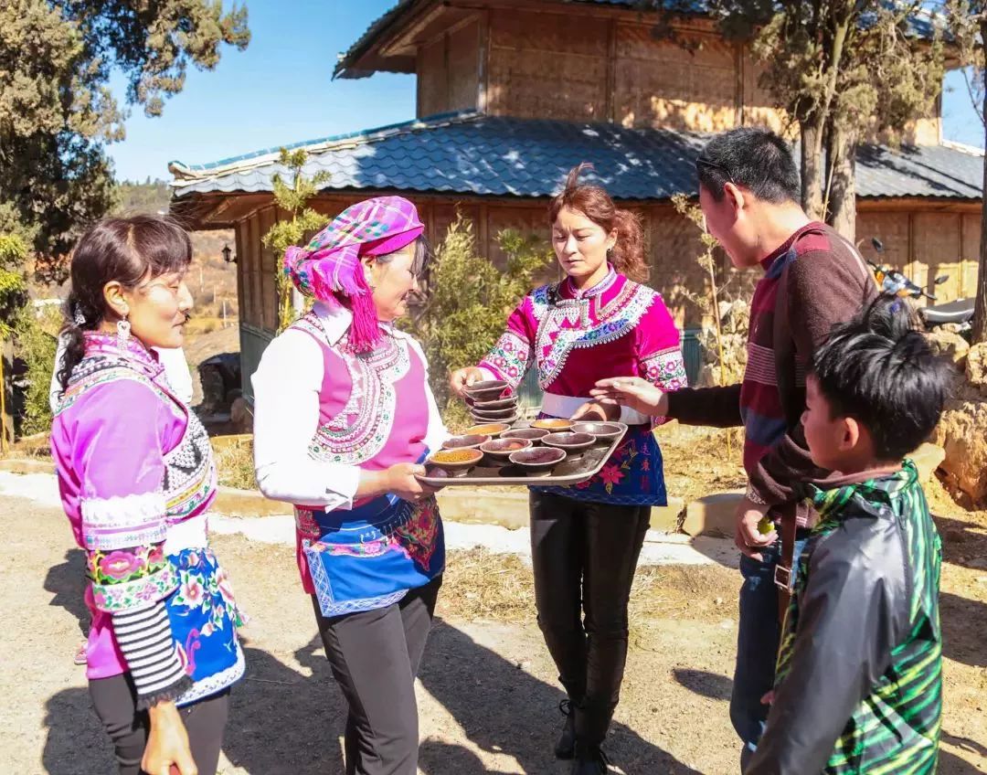 相傳,明洪武14年,傅友德,沐英攻雲南,武定府女土司商勝備糧千石,到