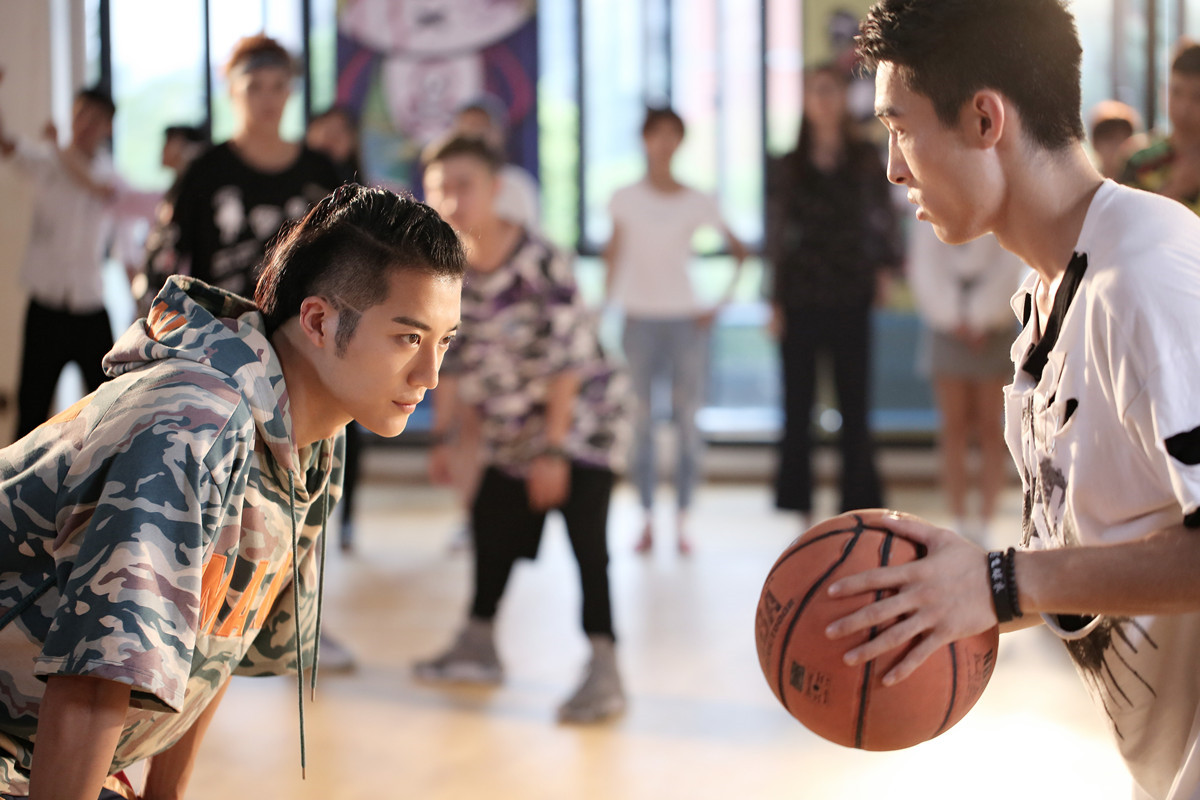 据悉,《热血狂篮》是一部讲述一群热爱篮球的年轻人们为梦想和信念而
