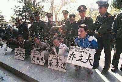 北京集体枪毙学生图片